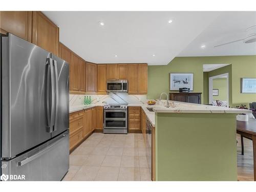 609-6 Toronto Street, Barrie, ON - Indoor Photo Showing Kitchen With Stainless Steel Kitchen