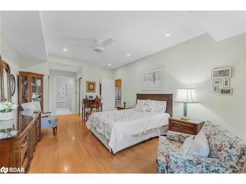 609-6 Toronto Street, Barrie, ON - Indoor Photo Showing Bedroom