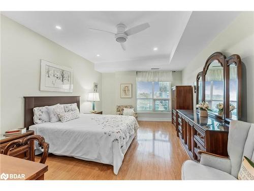 609-6 Toronto Street, Barrie, ON - Indoor Photo Showing Bedroom