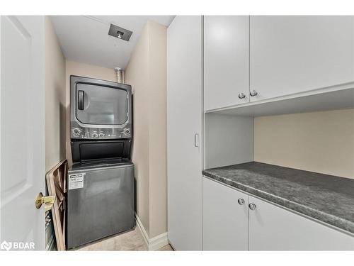 609-6 Toronto Street, Barrie, ON - Indoor Photo Showing Laundry Room