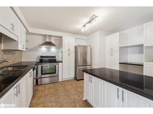 801-55 Green Valley Drive, Kitchener, ON - Indoor Photo Showing Kitchen With Upgraded Kitchen