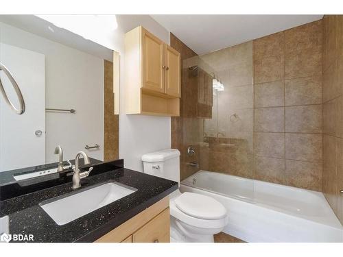 801-55 Green Valley Drive, Kitchener, ON - Indoor Photo Showing Bathroom