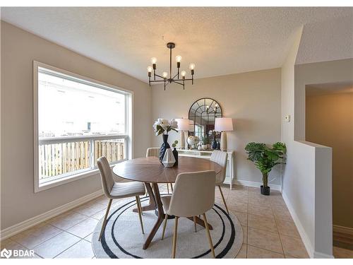 25-800 West Ridge Boulevard, Orillia, ON - Indoor Photo Showing Dining Room