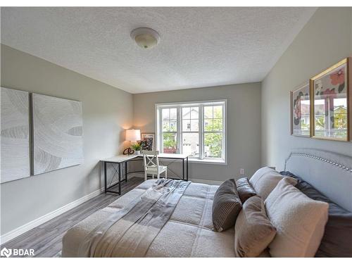 25-800 West Ridge Boulevard, Orillia, ON - Indoor Photo Showing Bedroom