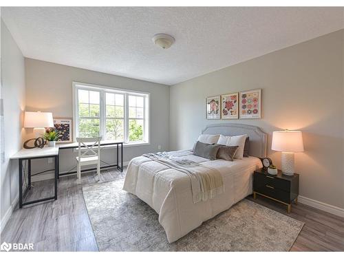 25-800 West Ridge Boulevard, Orillia, ON - Indoor Photo Showing Bedroom