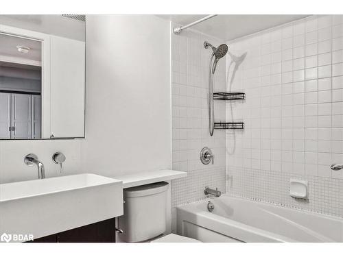 201-15 Brunel Court, Toronto, ON - Indoor Photo Showing Bathroom