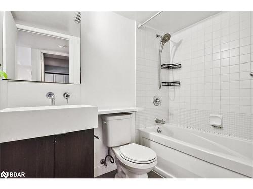 201-15 Brunel Court, Toronto, ON - Indoor Photo Showing Bathroom