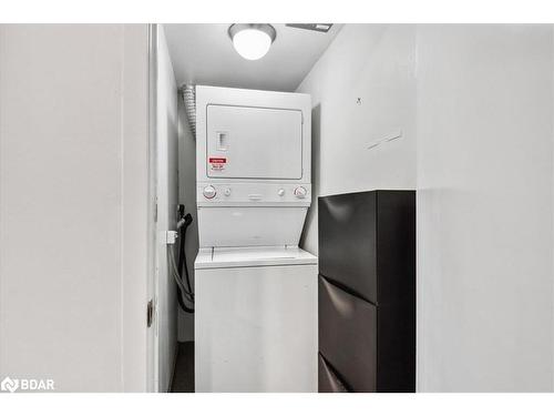 201-15 Brunel Court, Toronto, ON - Indoor Photo Showing Laundry Room