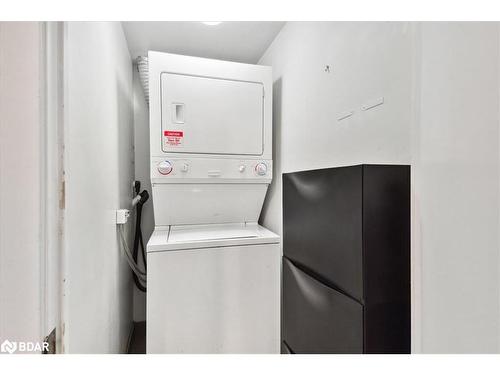 201-15 Brunel Court, Toronto, ON - Indoor Photo Showing Laundry Room