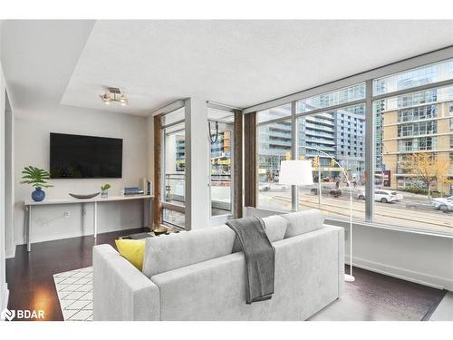 201-15 Brunel Court, Toronto, ON - Indoor Photo Showing Living Room