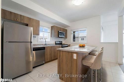 21 Olympic Gate, Barrie, ON - Indoor Photo Showing Kitchen