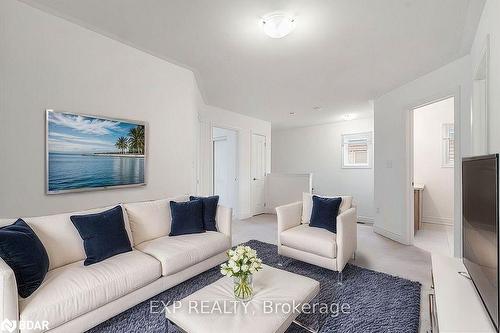 21 Olympic Gate, Barrie, ON - Indoor Photo Showing Living Room