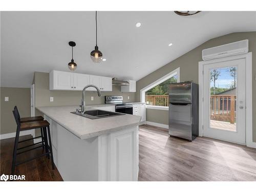 938 Corner Avenue, Lefroy, ON - Indoor Photo Showing Kitchen