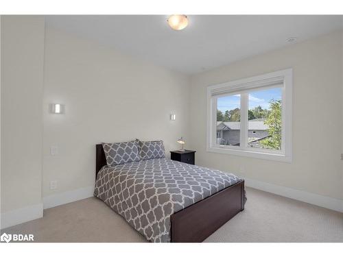 938 Corner Avenue, Lefroy, ON - Indoor Photo Showing Bedroom