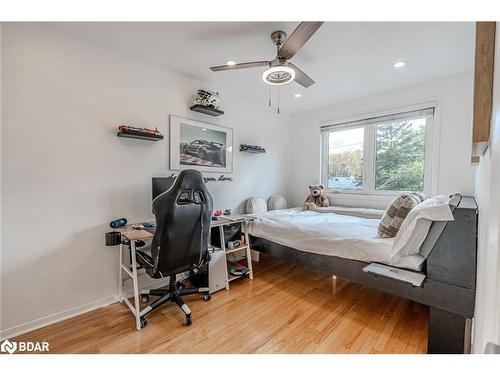 18 Epsom Avenue, Toronto, ON - Indoor Photo Showing Bedroom