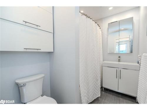 18 Epsom Avenue, Toronto, ON - Indoor Photo Showing Bathroom