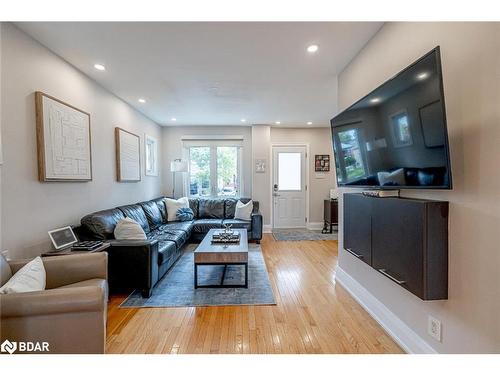 18 Epsom Avenue, Toronto, ON - Indoor Photo Showing Living Room