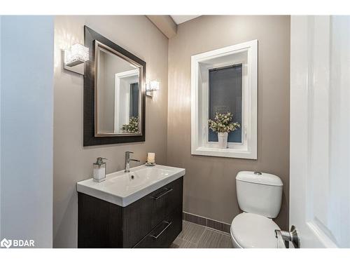 18 Epsom Avenue, Toronto, ON - Indoor Photo Showing Bathroom