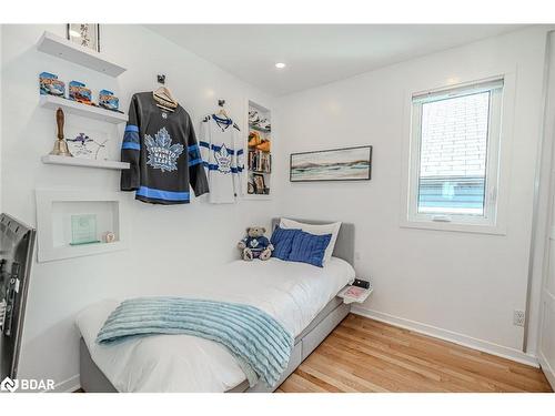 18 Epsom Avenue, Toronto, ON - Indoor Photo Showing Bedroom