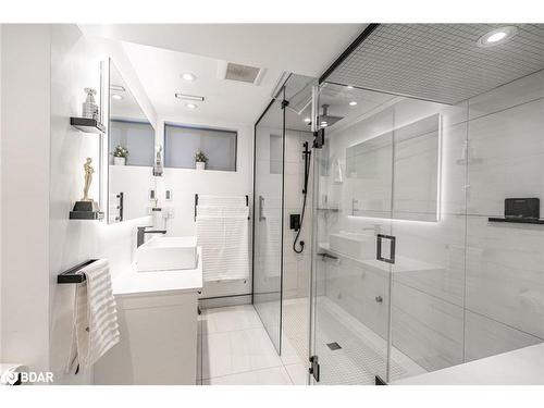 18 Epsom Avenue, Toronto, ON - Indoor Photo Showing Bathroom