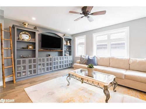 27 Garrett Crescent, Barrie, ON - Indoor Photo Showing Living Room