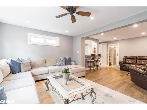 27 Garrett Crescent, Barrie, ON - Indoor Photo Showing Living Room