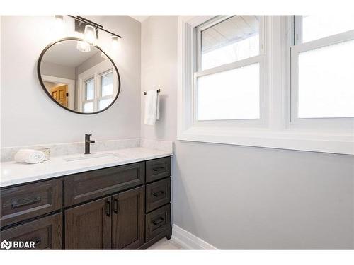 27 Garrett Crescent, Barrie, ON - Indoor Photo Showing Bathroom