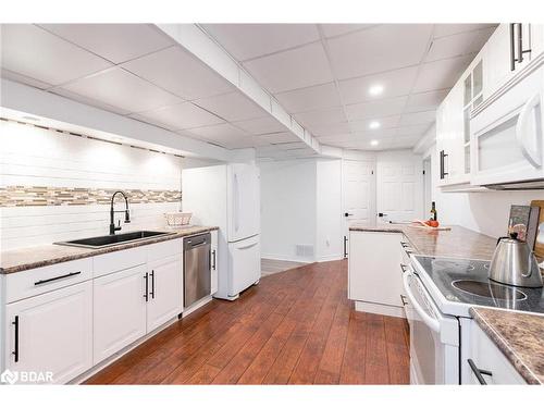 27 Garrett Crescent, Barrie, ON - Indoor Photo Showing Kitchen