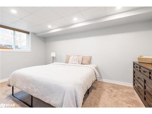 27 Garrett Crescent, Barrie, ON - Indoor Photo Showing Bedroom