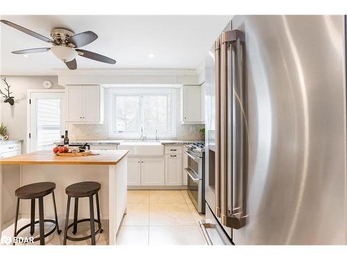 27 Garrett Crescent, Barrie, ON - Indoor Photo Showing Kitchen