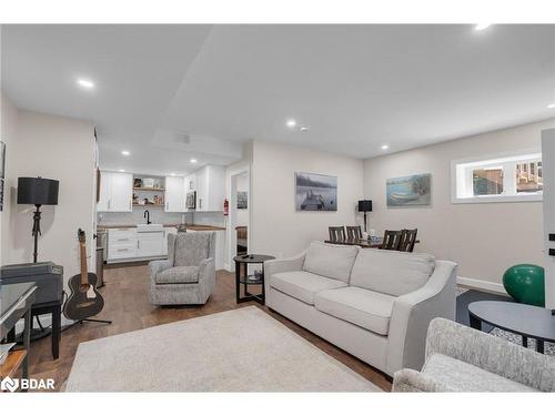 877 Pine Avenue Avenue, Innisfil, ON - Indoor Photo Showing Living Room