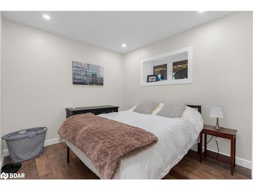 877 Pine Avenue Avenue, Innisfil, ON - Indoor Photo Showing Bedroom