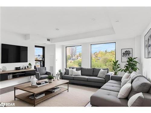 715-185 Dunlop Street E, Barrie, ON - Indoor Photo Showing Living Room