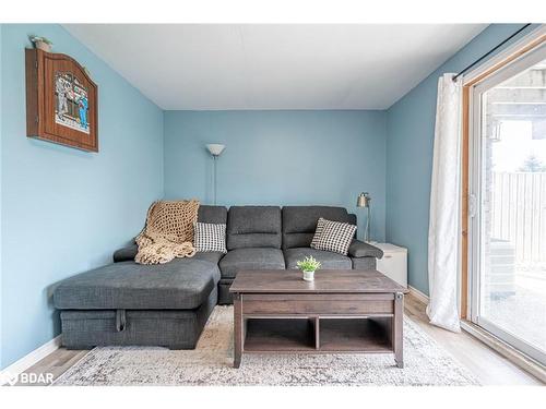 163 Southwinds Crescent, Midland, ON - Indoor Photo Showing Living Room