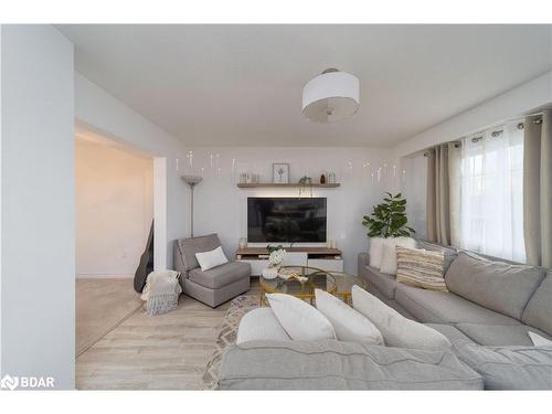 42 Andean Lane, Barrie, ON - Indoor Photo Showing Living Room