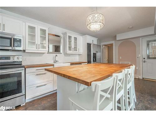 20 Frontier Avenue, Orillia, ON - Indoor Photo Showing Kitchen