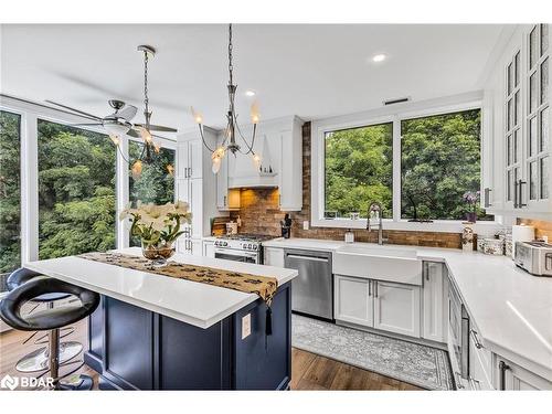 4 Brookdale Drive, Barrie, ON - Indoor Photo Showing Kitchen With Upgraded Kitchen