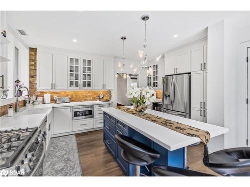 4 Brookdale Drive, Barrie, ON - Indoor Photo Showing Kitchen With Upgraded Kitchen