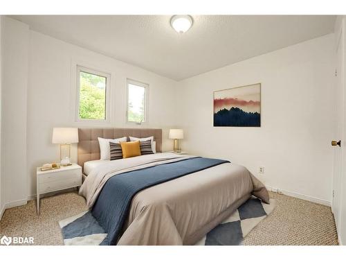 55 Garden Drive, Barrie, ON - Indoor Photo Showing Bedroom