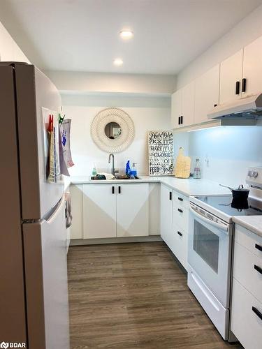 Lower-325 Peter Street N, Orillia, ON - Indoor Photo Showing Kitchen