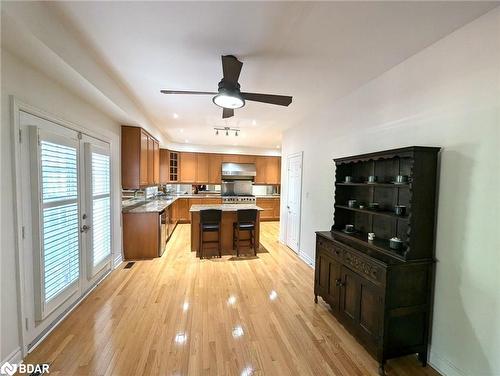 41 Camelot Square, Barrie, ON - Indoor Photo Showing Kitchen