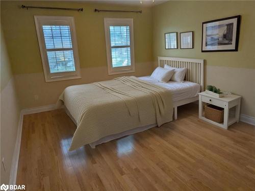 41 Camelot Square, Barrie, ON - Indoor Photo Showing Bedroom