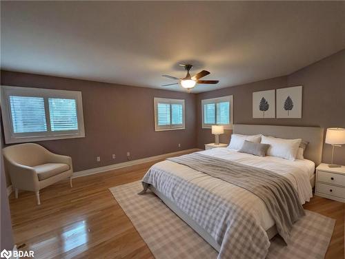 41 Camelot Square, Barrie, ON - Indoor Photo Showing Bedroom