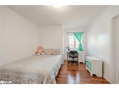 126 Madelaine Drive, Barrie, ON - Indoor Photo Showing Bedroom