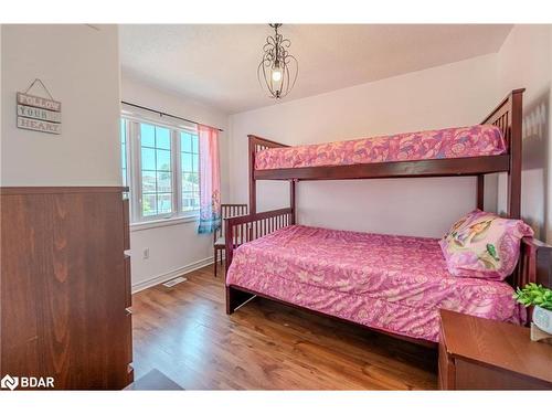 126 Madelaine Drive, Barrie, ON - Indoor Photo Showing Bedroom