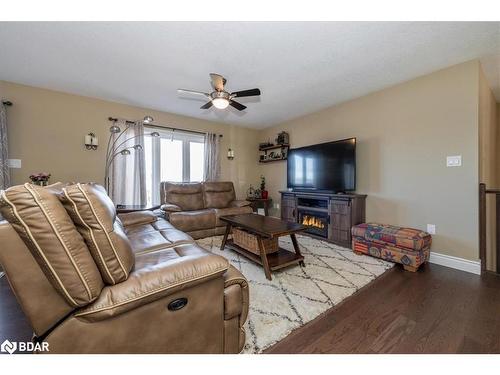 26 Hunter Avenue, Victoria Harbour, ON - Indoor Photo Showing Living Room