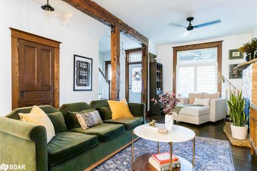 109 Fairleigh Avenue S, Hamilton, ON - Indoor Photo Showing Living Room