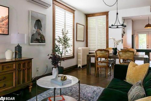 109 Fairleigh Avenue S, Hamilton, ON - Indoor Photo Showing Living Room