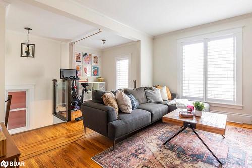 109 Fairleigh Avenue S, Hamilton, ON - Indoor Photo Showing Living Room