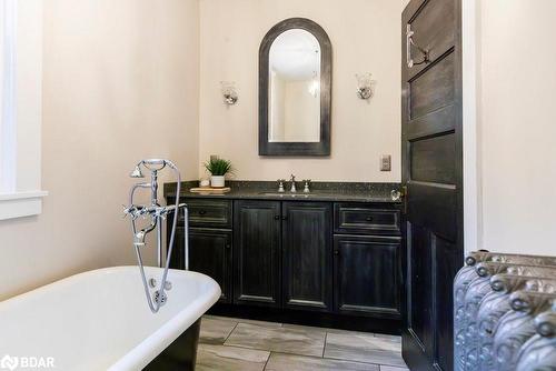 109 Fairleigh Avenue S, Hamilton, ON - Indoor Photo Showing Bathroom